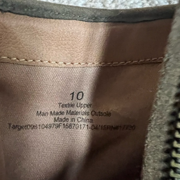 Universal Thread Booties - Picture 2 of 5